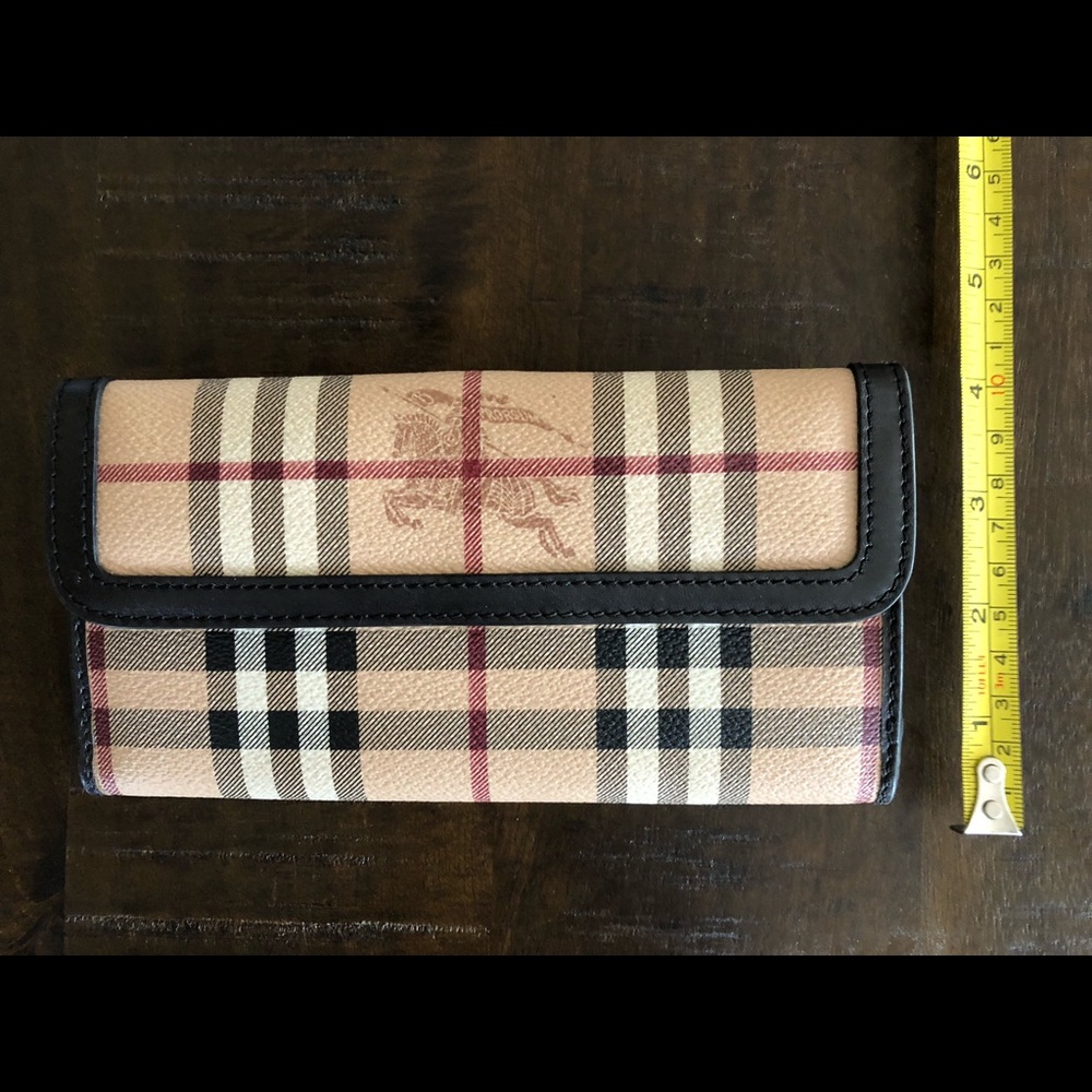 Burberry Nova Check Wallet EXCELLENT Like New